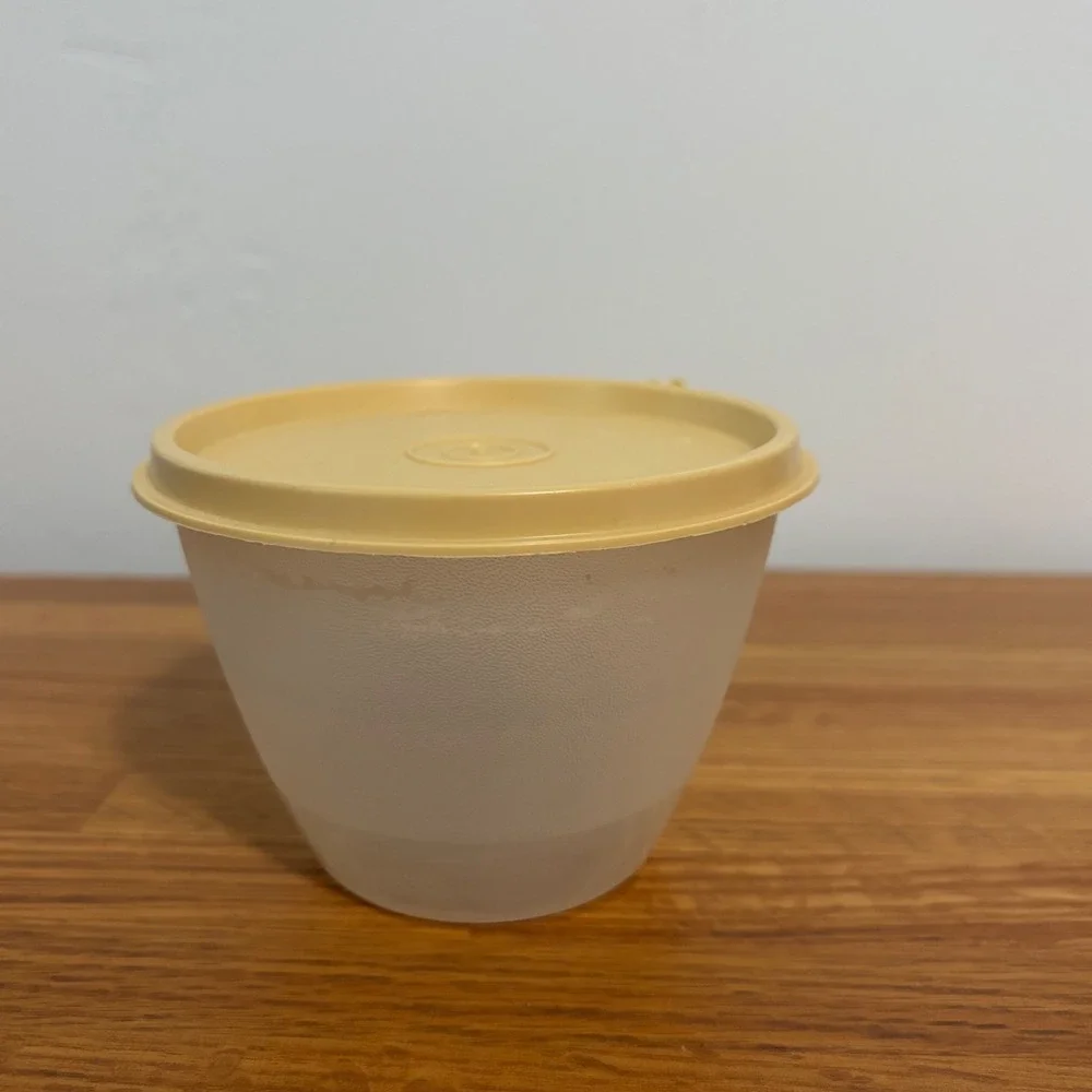 Tupperware‎ Wonderlier Bowl 148-8 Harvest Yellow Seal Frosted Clear Small Good